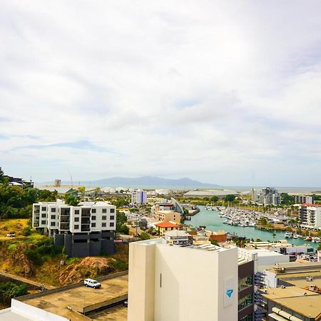 Sea Views At Dalgety Apartment Townsville Bagian luar foto