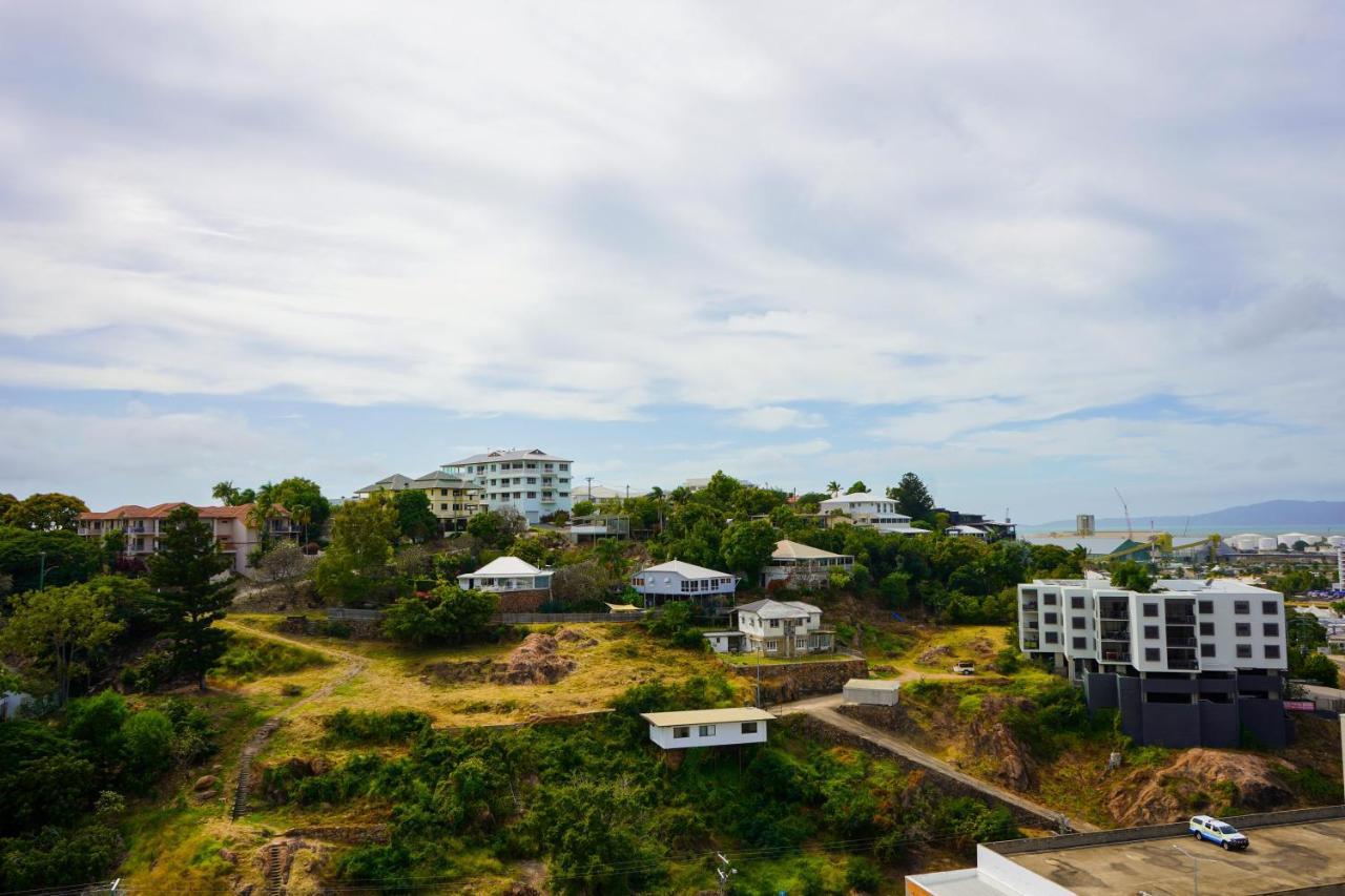 Sea Views At Dalgety Apartment Townsville Bagian luar foto